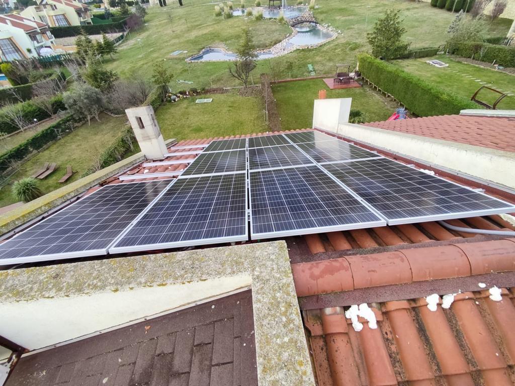 12 kWp rooftop solar system installed on a villa in Büyükçekmece