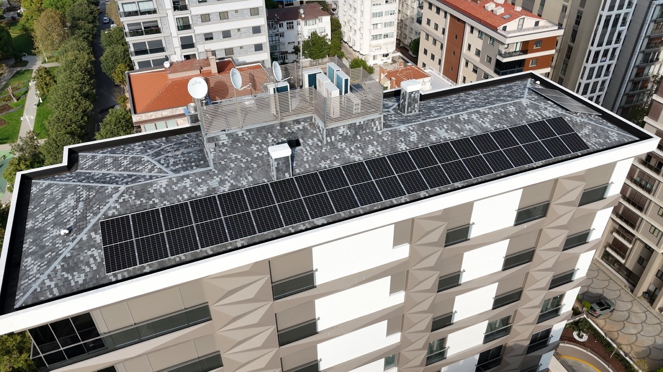 Caddebostan 15 kW çatı güneş enerjisi sistemi kurulumu