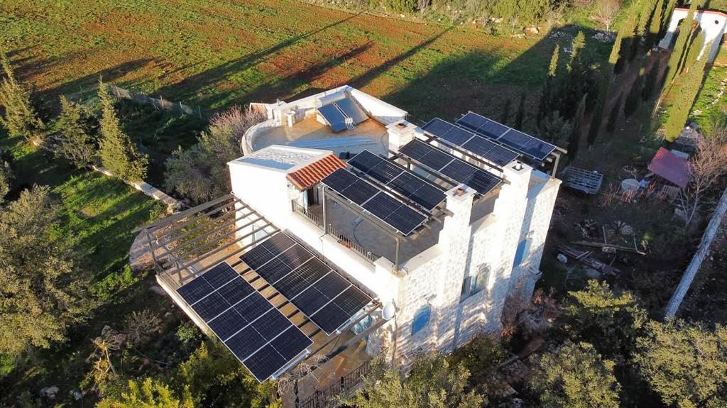 A villa in Balikesir with a rooftop 18 kWp solar panel system integrated harmoniously into its natural surroundings.