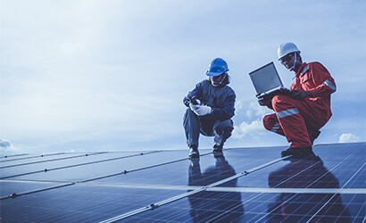 Güneş enerjisi sistemi projelendirme süreci – çatı üzerine yerleştirilmiş panel planı ve teknik çizim